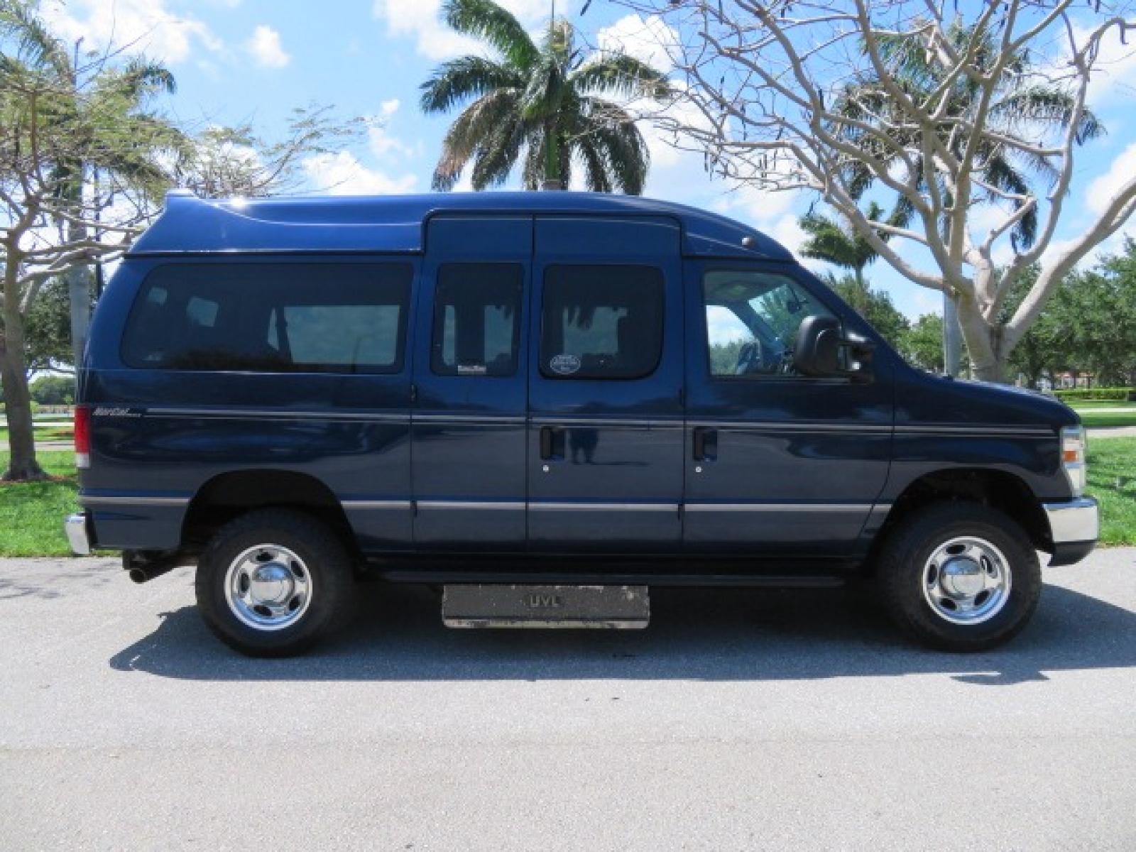 2011 Dark Blue /Gray Ford E-Series Wagon E-350 XLT Super Duty (1FBNE3BS4BD) with an 6.8L V10 SOHC 20V engine, located at 4301 Oak Circle #19, Boca Raton, FL, 33431, (954) 561-2499, 26.388861, -80.084038 - Photo #27
